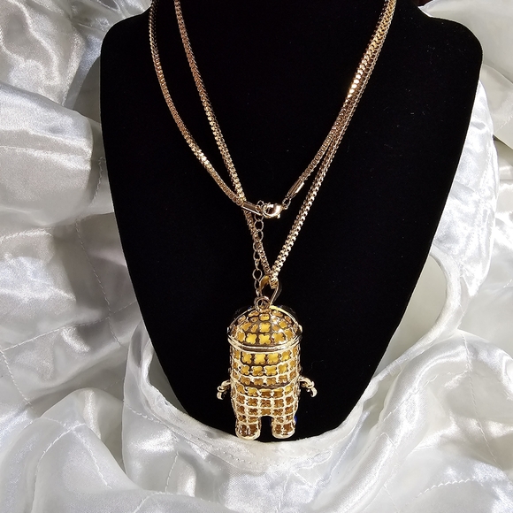 Minion Sweater Necklace - Picture 5 of 17